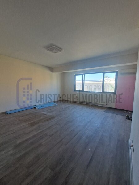 Titan apartament 2 camere 70 mp nemobilat, pretabil birou
